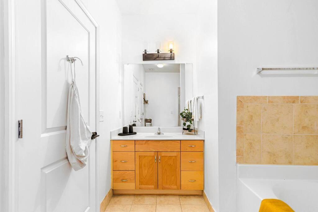 Entire Condo - Urban Safari In The Heart Of Atl Atlanta Extérieur photo